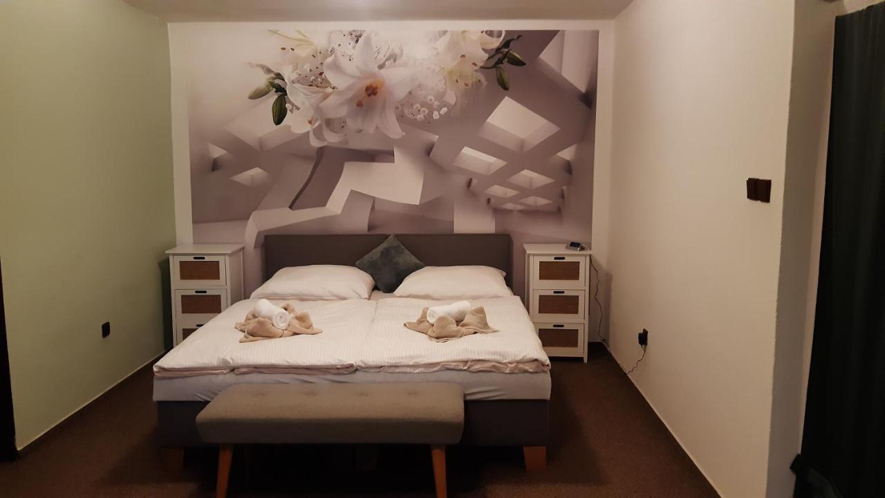 Budha Apartma Jirikov  エクステリア 写真