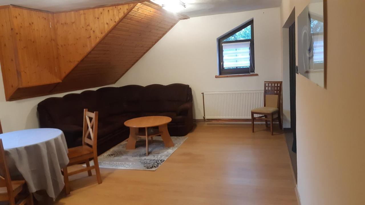Budha Apartma Jirikov  エクステリア 写真