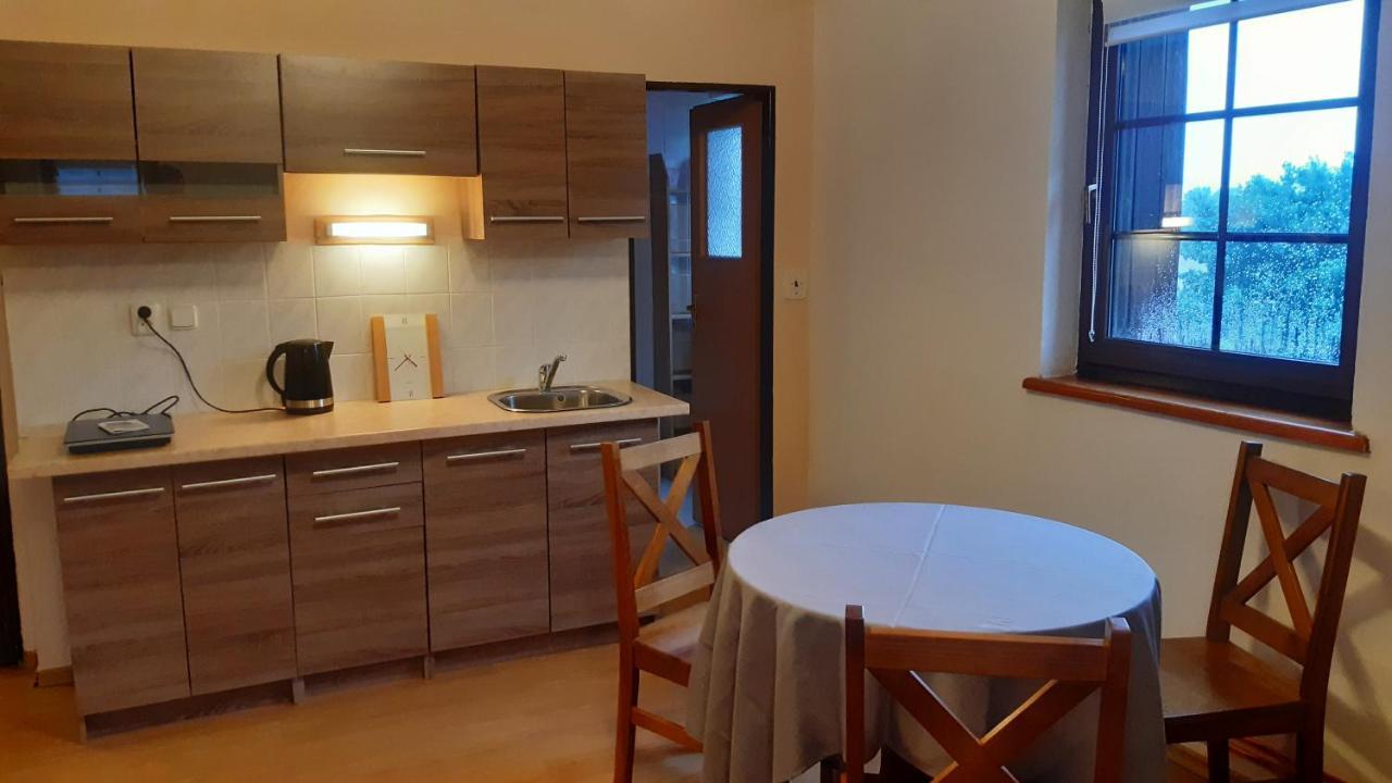 Budha Apartma Jirikov  エクステリア 写真