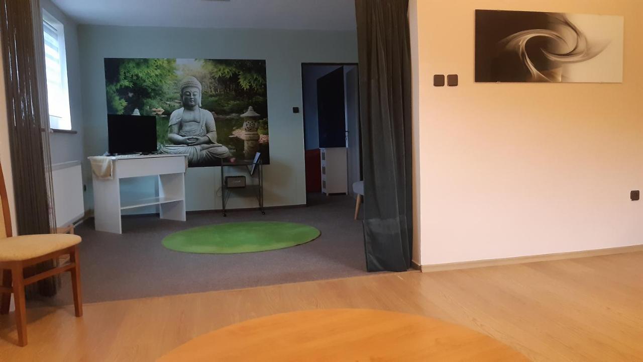 Budha Apartma Jirikov  エクステリア 写真