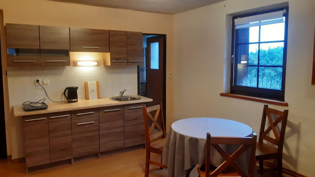 Budha Apartma Jirikov  エクステリア 写真